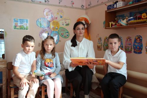 «Чыршыкай» балалар бакчасы тәрбиячесе Лилия Хәсәнова һөнәрен чын йөрәктән башкара