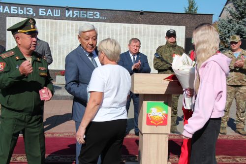 В Нурлате вручили ордена Мужества семьям погибших участников СВО