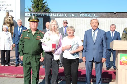 В Нурлате вручили ордена Мужества семьям погибших участников СВО