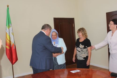 Дамир Ишкинеев подарил нурлатцам подписку на районную газету