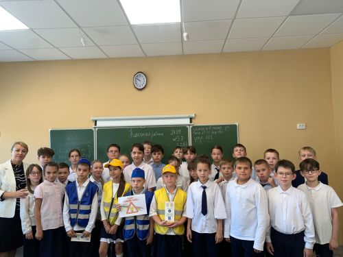 В Нурлате юные инспекторы движения провели акцию «Засветись!»