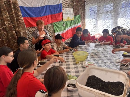 Юнармейцы Нурлата посетили Центр активного долголетия