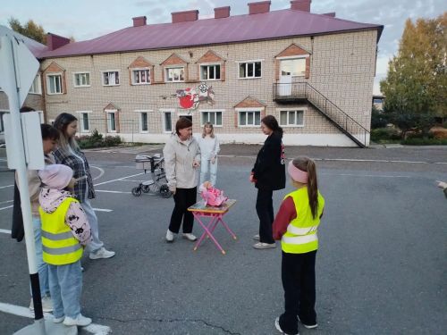 В Нурлате дети и родители повторили правила дорожного движения