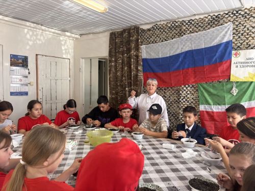 Юнармейцы Нурлата посетили Центр активного долголетия