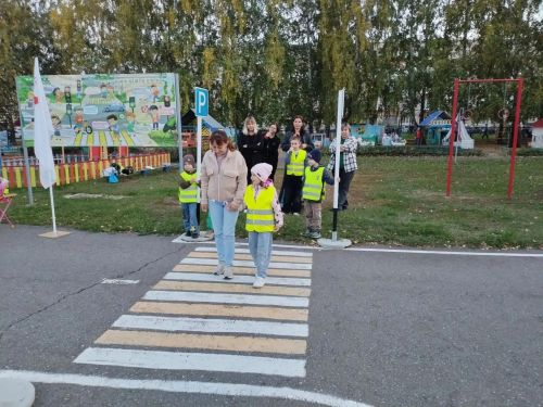 В Нурлате дети и родители повторили правила дорожного движения