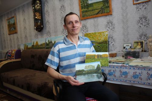 Не покупает зеленую краску: секрет художника из села Селенгуши Андрея Глебова