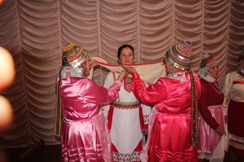 В селе Егоркино показали обряд перехода невесты в жену