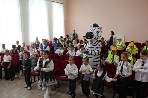 Первоклассники школы №3 пополнили ряды Юных инспекторов движения