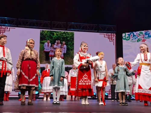 Артамоновы из Нурлата взяли бронзу на фестивале родословной в Казани