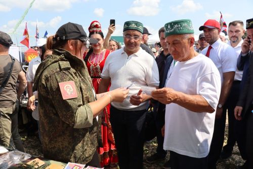 Рустам Минниханов посетил татарстанское подворье на Сабантуе в Мордовии