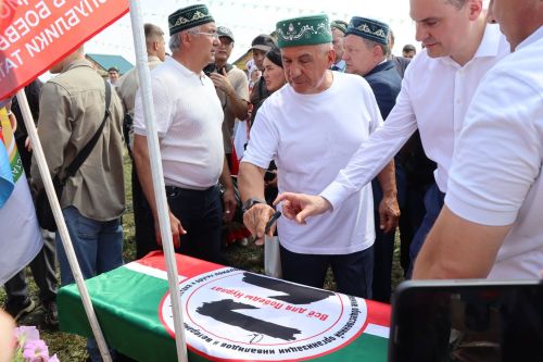 Рустам Минниханов посетил татарстанское подворье на Сабантуе в Мордовии
