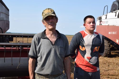 Первые комбайнеры-тысячники Нурлатского района получили денежные сертификаты