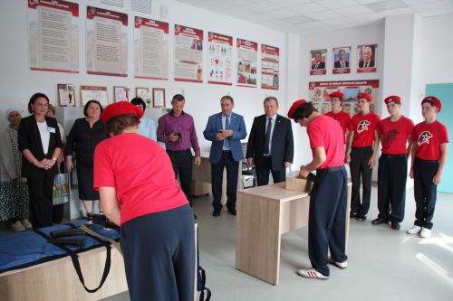 В Нурлате торжественно открыли мемориальную доску памяти Алмаза Ахметшина