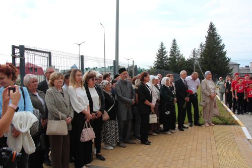 В Нурлате торжественно открыли мемориальную доску памяти Алмаза Ахметшина