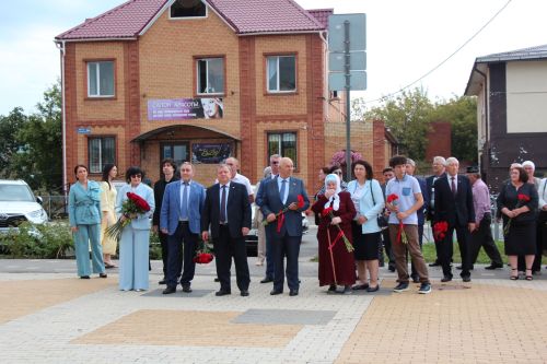 В Нурлате торжественно открыли мемориальную доску памяти Алмаза Ахметшина