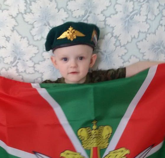 Матвей Агафонов участвует в конкурсе «Военную фуражку нашёл я у отца»