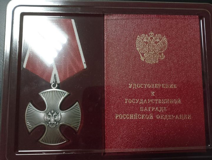 Мать героя получила орден Мужества, которым посмертно наградили ее сына