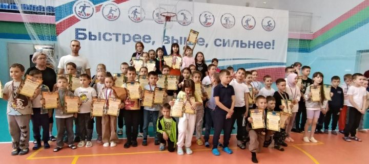 В «Тулпаре» прошли детские соревнования по плаванию