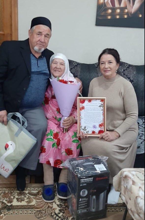 Жительница деревни Светлое Озеро отметила свой почтенный юбилей