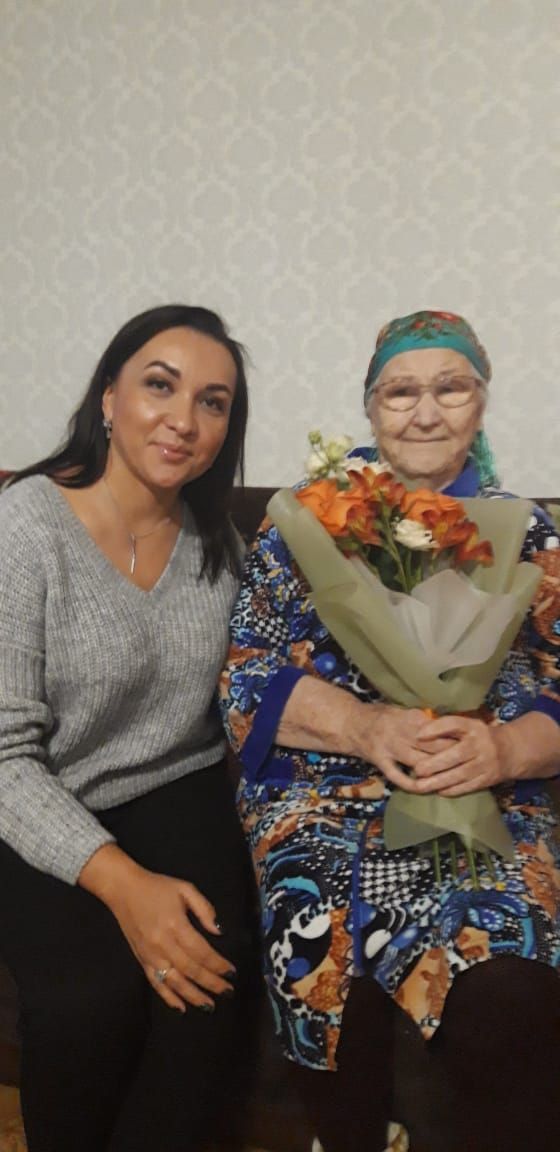 Жительница Нурлатского района принимает поздравления с 90-летним юбилеем