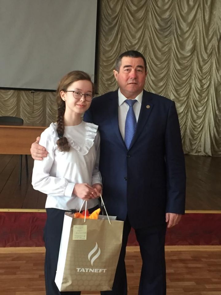 Илгиз Салихов наградил одаренных детей Нурлатского района