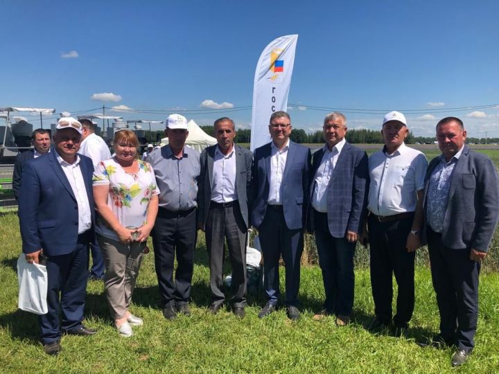 Нурлатцы принимают участие в выставке «День поля в Татарстане-2019»