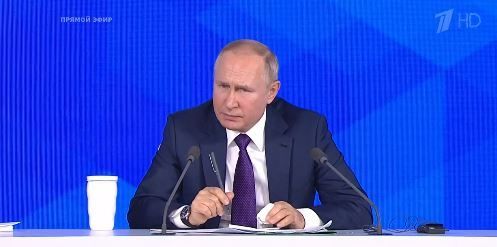 Путин ответил журналисту на то, что юрист из Санкт-Петерберга подал в суд на Деда Мороза