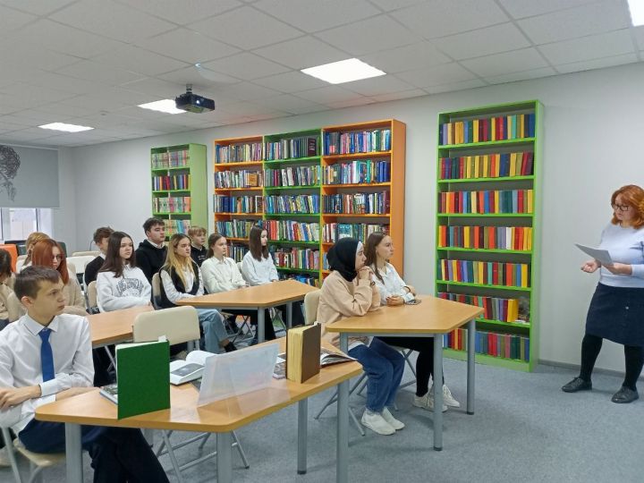 Для нурлатских гимназистов в библиотеке города прошла виртуальная экскурсия на «Остров-град Свияжск»