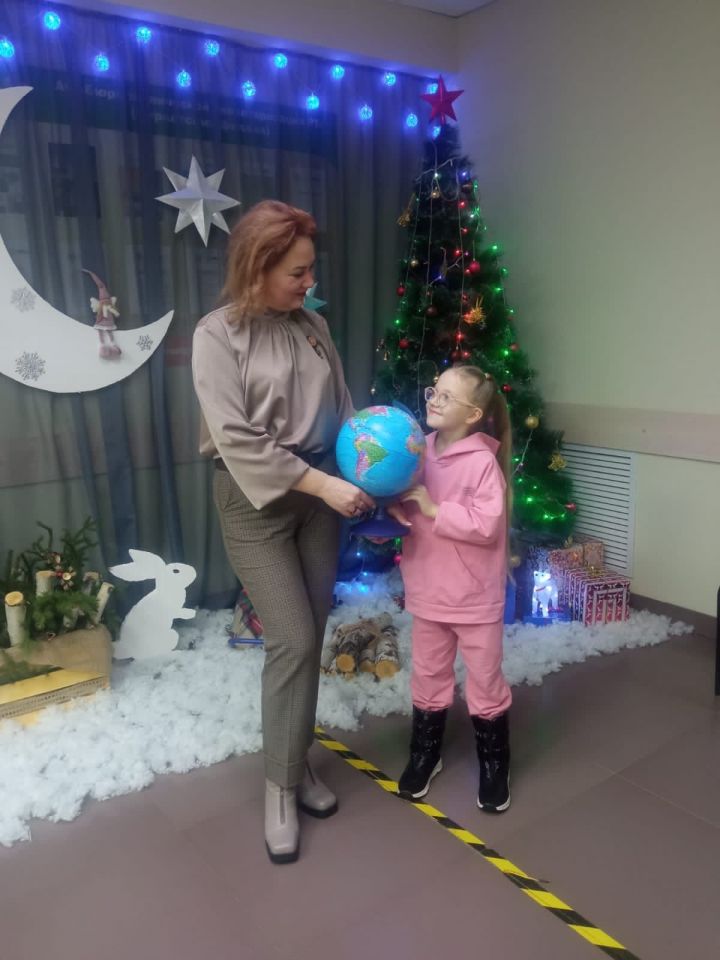 Директор филиала БТИ исполнила новогоднюю мечту юной жительницы Нурлата