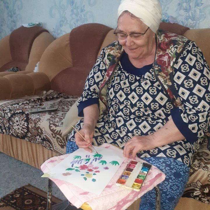В Нурлатском КЦСОН «Гармония» продолжаются занятия арт-терапии