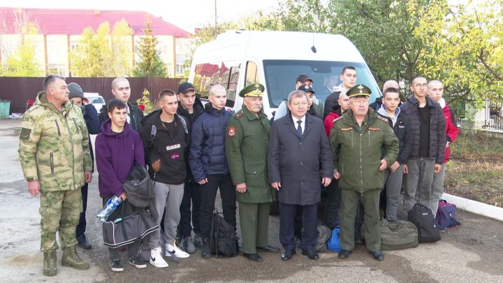 14 нурлатцев проводили на армейскую службу