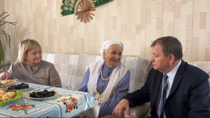 Жительница Нурлата Шайхутдинова Халиса Хадиевна отметила свое 90-летие