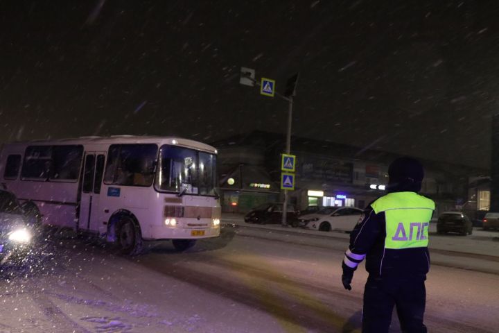 Нурлатские автоинспекторы регулярно проводят проверки пассажирского транспорта