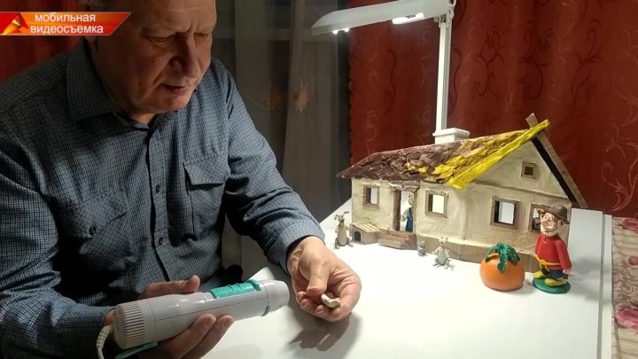 Юрий Мережников лепит персонажей для мультфильма «Репка»
