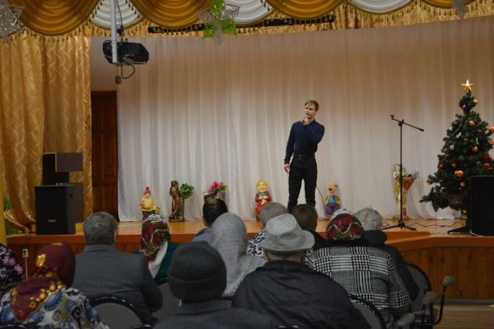 Студенты Нурлатского аграрного техникума организовали для пожилых зрителей концерт