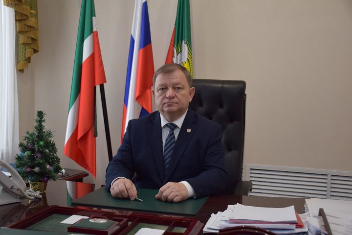 Дамир Ишкинеев поздравляет жителей Нурлатского района и города Нурлат с наступающим Новым годом