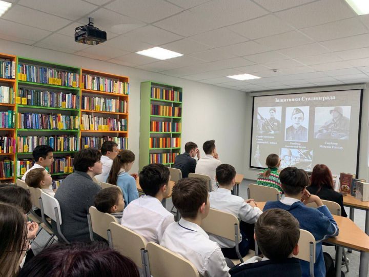 Со старшеклассниками Нурлата провели военно-патриотический час «Горячий снег Сталинграда»