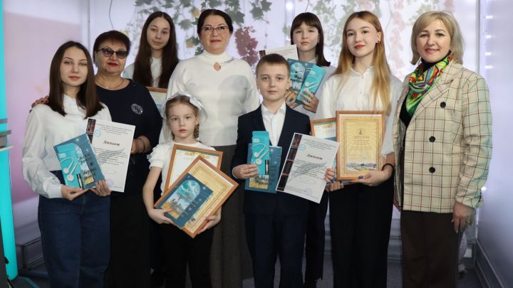 Смотрите в эфире  «Нурлат-ТВ» выступления участников конкурса «Неповторимая мелодия»