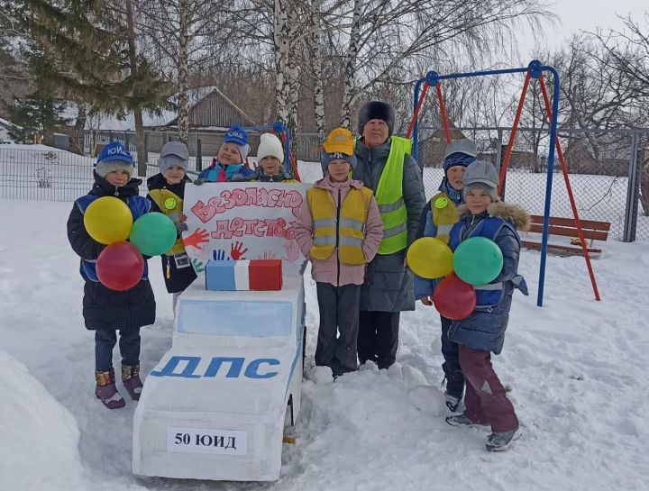 В Нурлатском районе построили снежные фигуры для изучения правил дорожного движения
