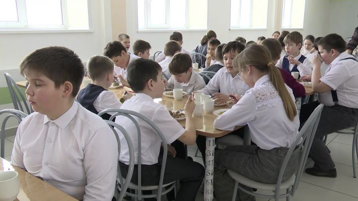 В школе №3 для 720 учащихся готовят меню по 5 рационам