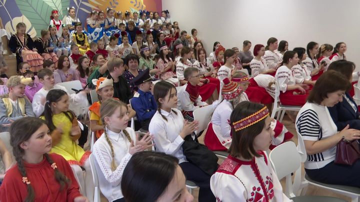 Более 200 участников фестиваля «Без бергә» показывали на сцене свои таланты