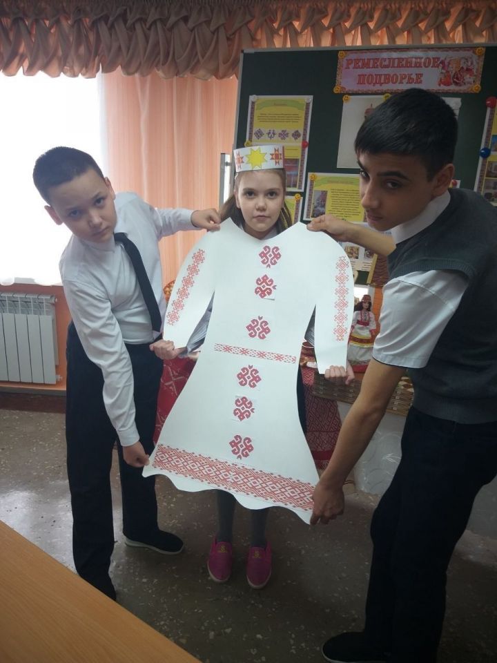 В Нурлатской школе-интернате организовали выставку чувашского народного ремесла и промысла