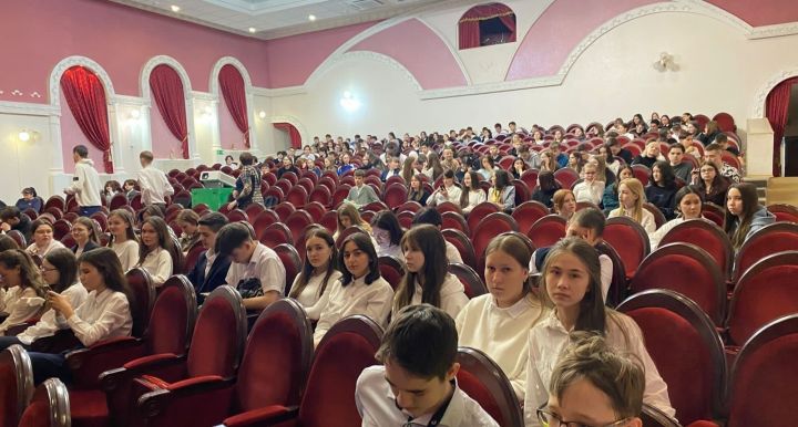 Нурлатские старшеклассники побывали на спектакле