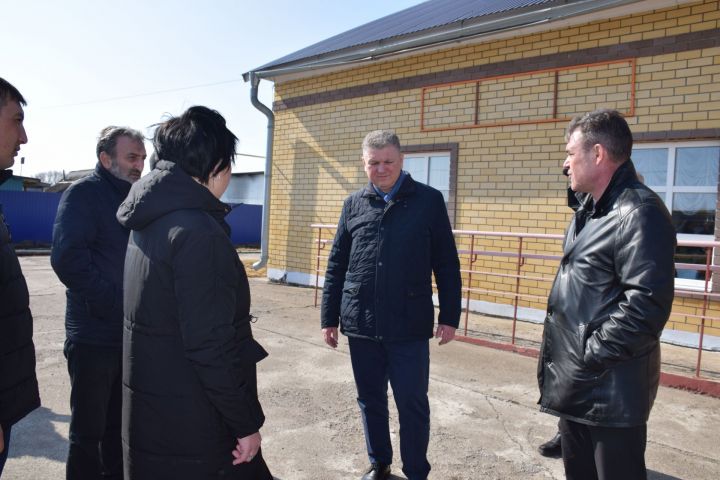 В селе Якушкино Нурлатского района приступили к ремонту фельдшерско-акушерского пункта