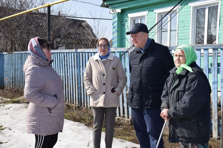 Глава Нурлатского района навестил семью мобилизованного в селе Степное Озеро