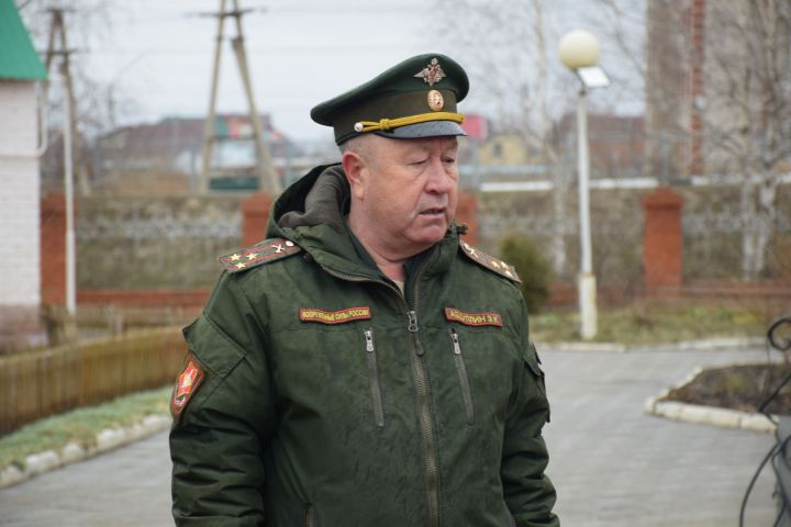 Военный комиссар города Нурлат и Нурлатского района рассказал о военной службе по контракту
