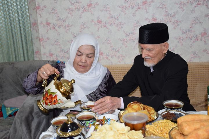 Хуснутдиновы из Нурлата отмечают Ураза-байрам как великий праздник