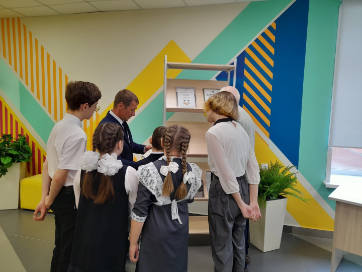Учащиеся Нурлатской детской школы искусств встретились с поэтом