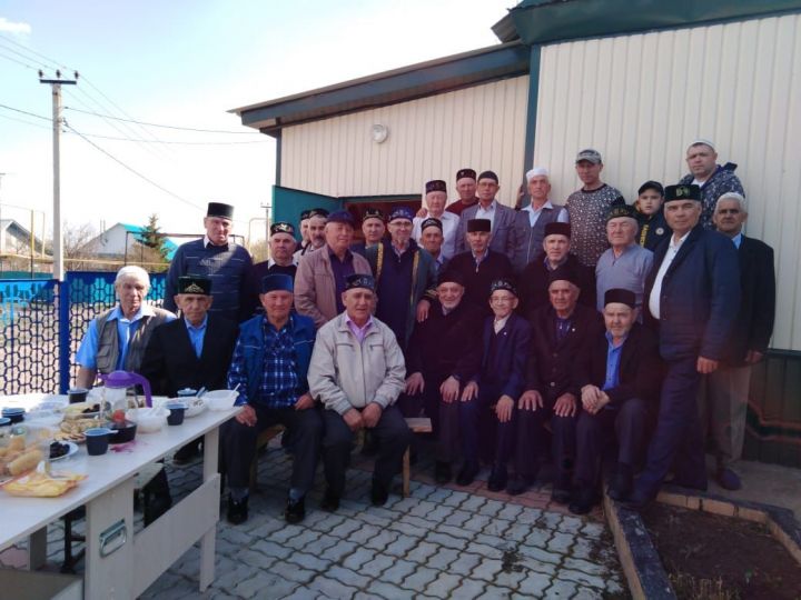 В Нижнем Нурлате для жителей микрорайона провели праздник по случаю Ураза-байрам