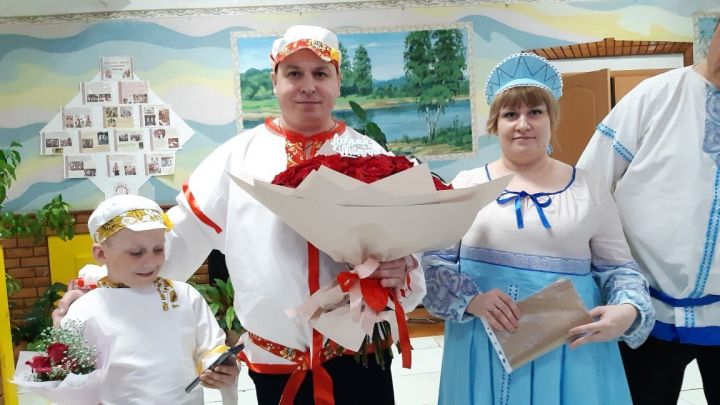 Захаровы из Старых Челнов провели этноюбилей в русском стиле